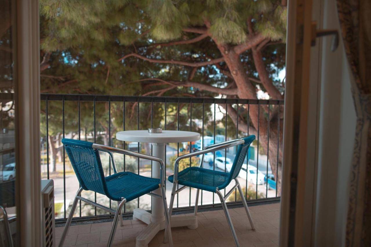 Hotel Ligure Споторно Екстериор снимка