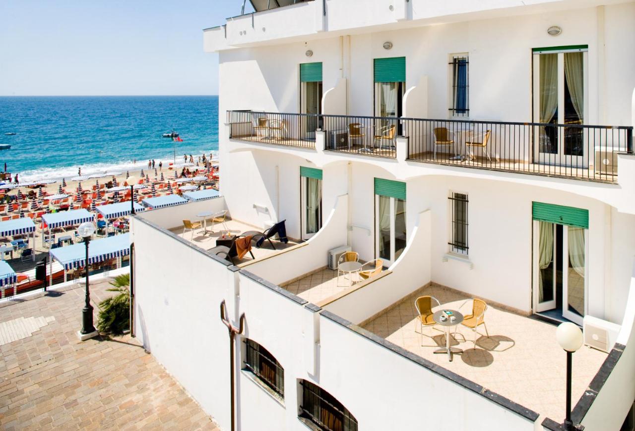 Hotel Ligure Споторно Екстериор снимка