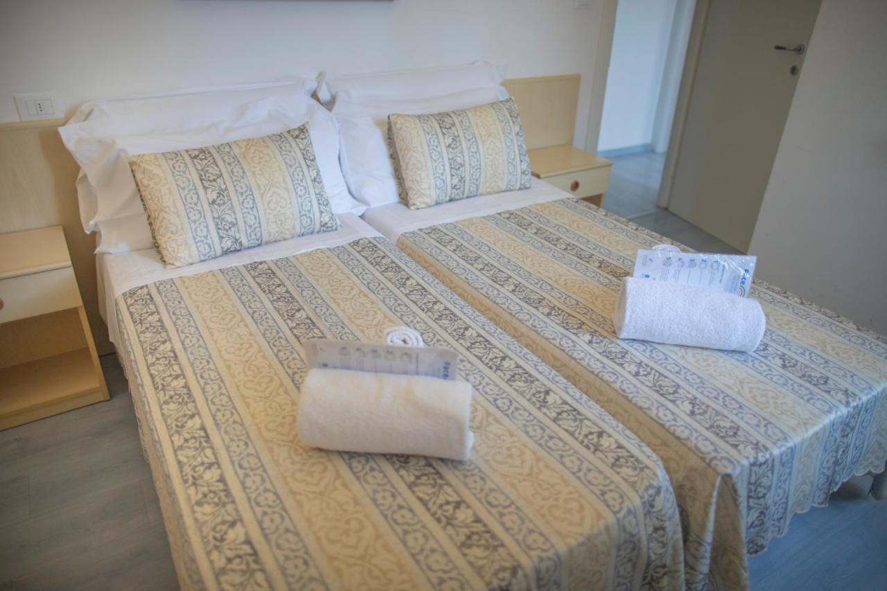 Hotel Ligure Споторно Екстериор снимка