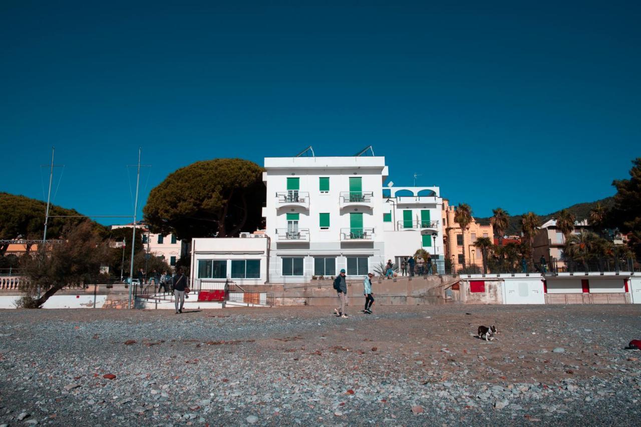 Hotel Ligure Споторно Екстериор снимка