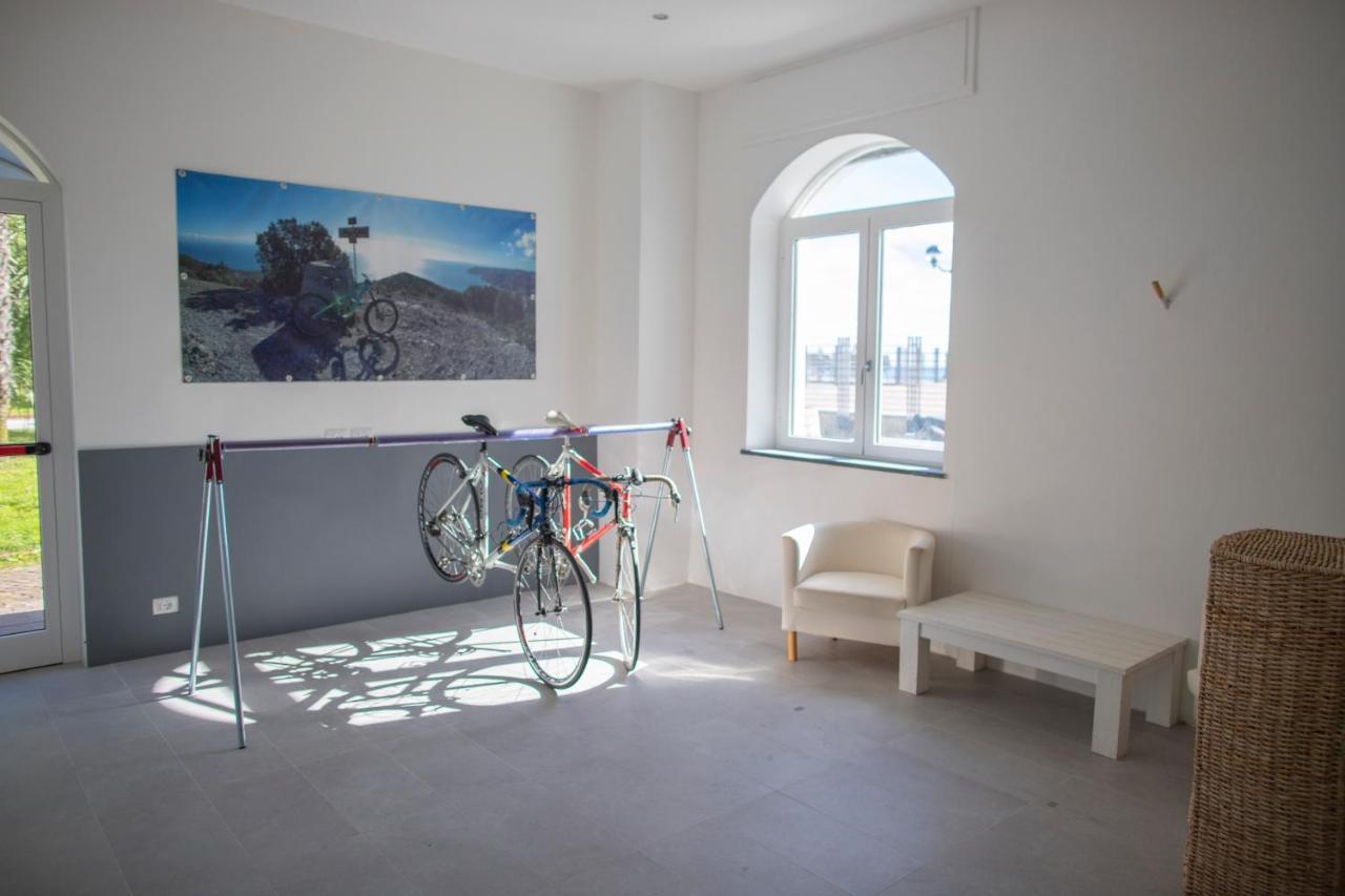 Hotel Ligure Споторно Екстериор снимка