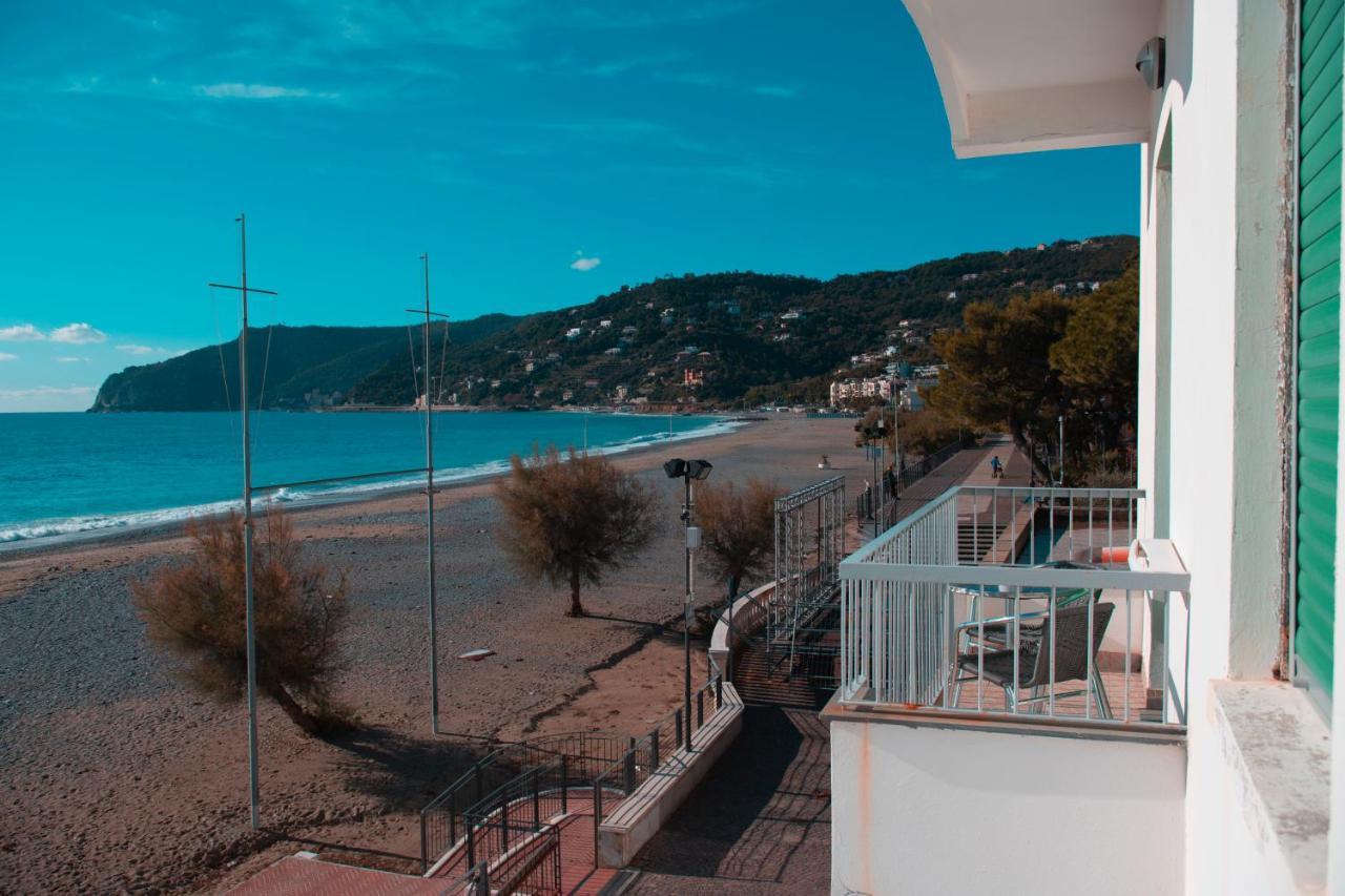 Hotel Ligure Споторно Екстериор снимка