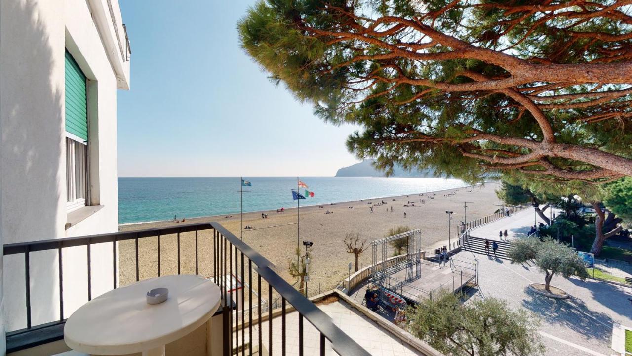 Hotel Ligure Споторно Екстериор снимка