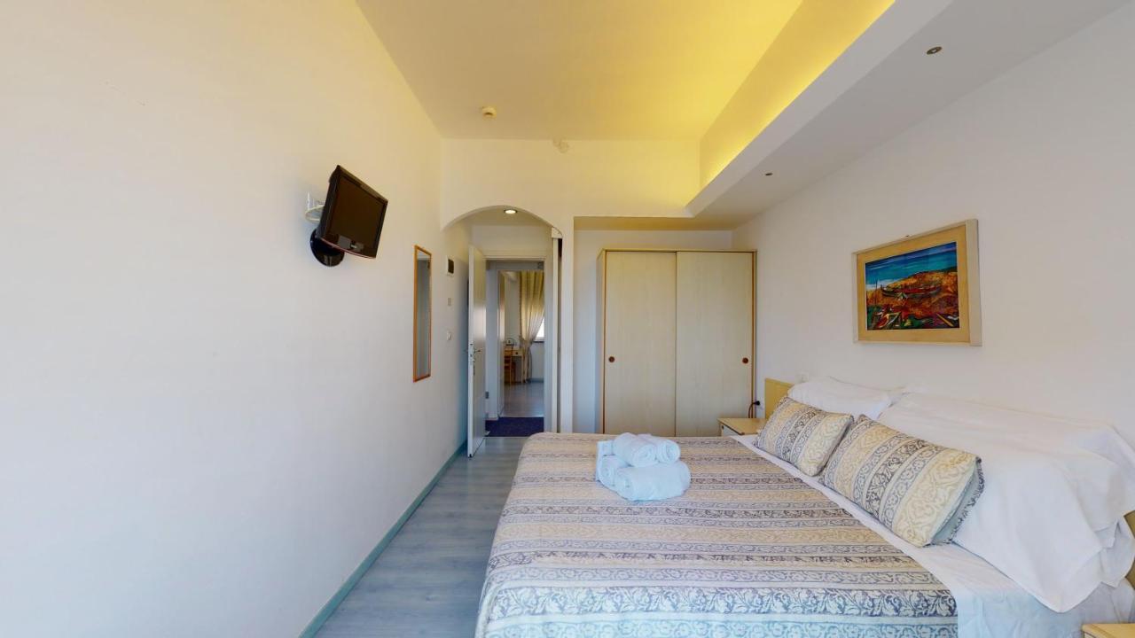 Hotel Ligure Споторно Екстериор снимка