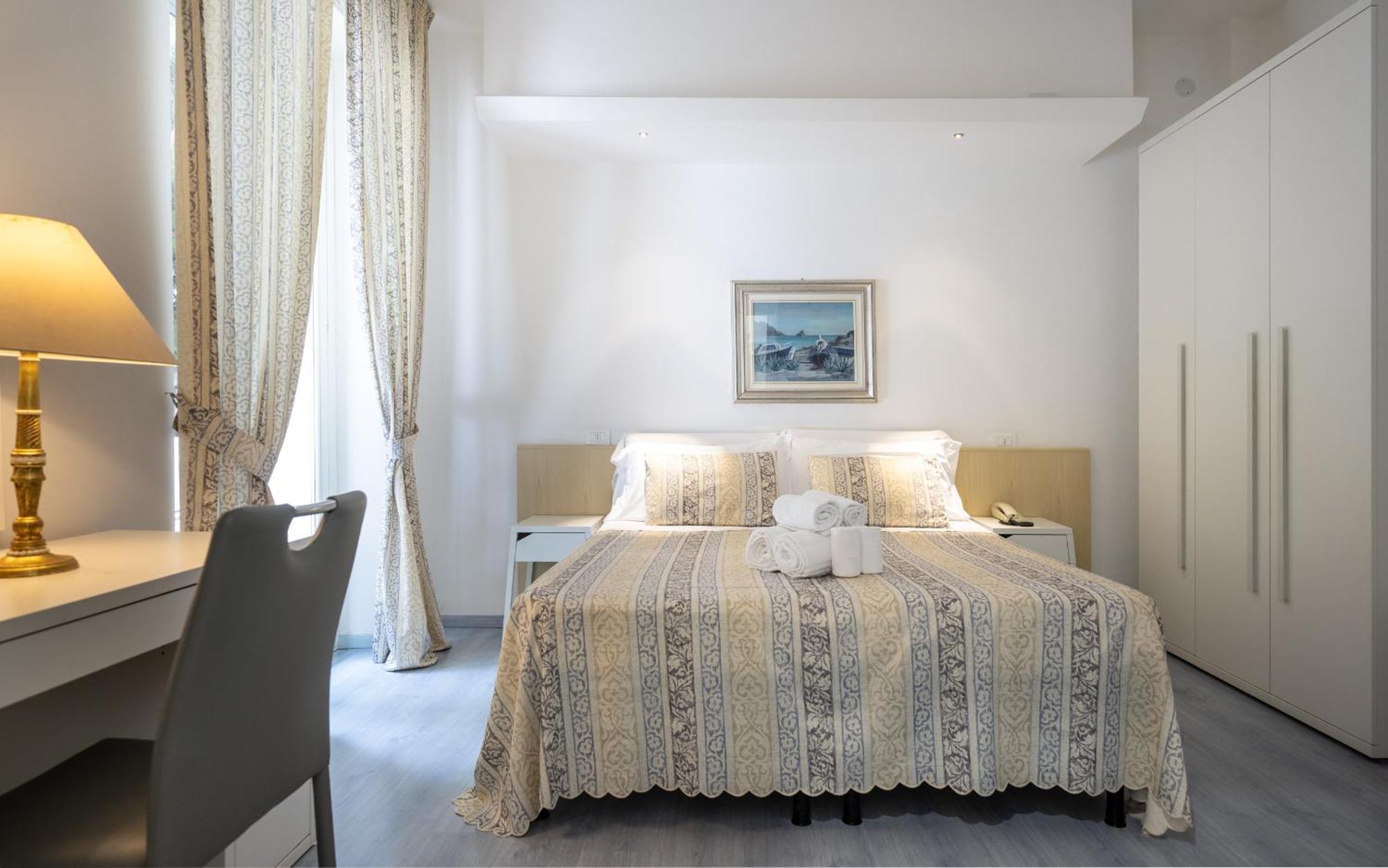 Hotel Ligure Споторно Екстериор снимка