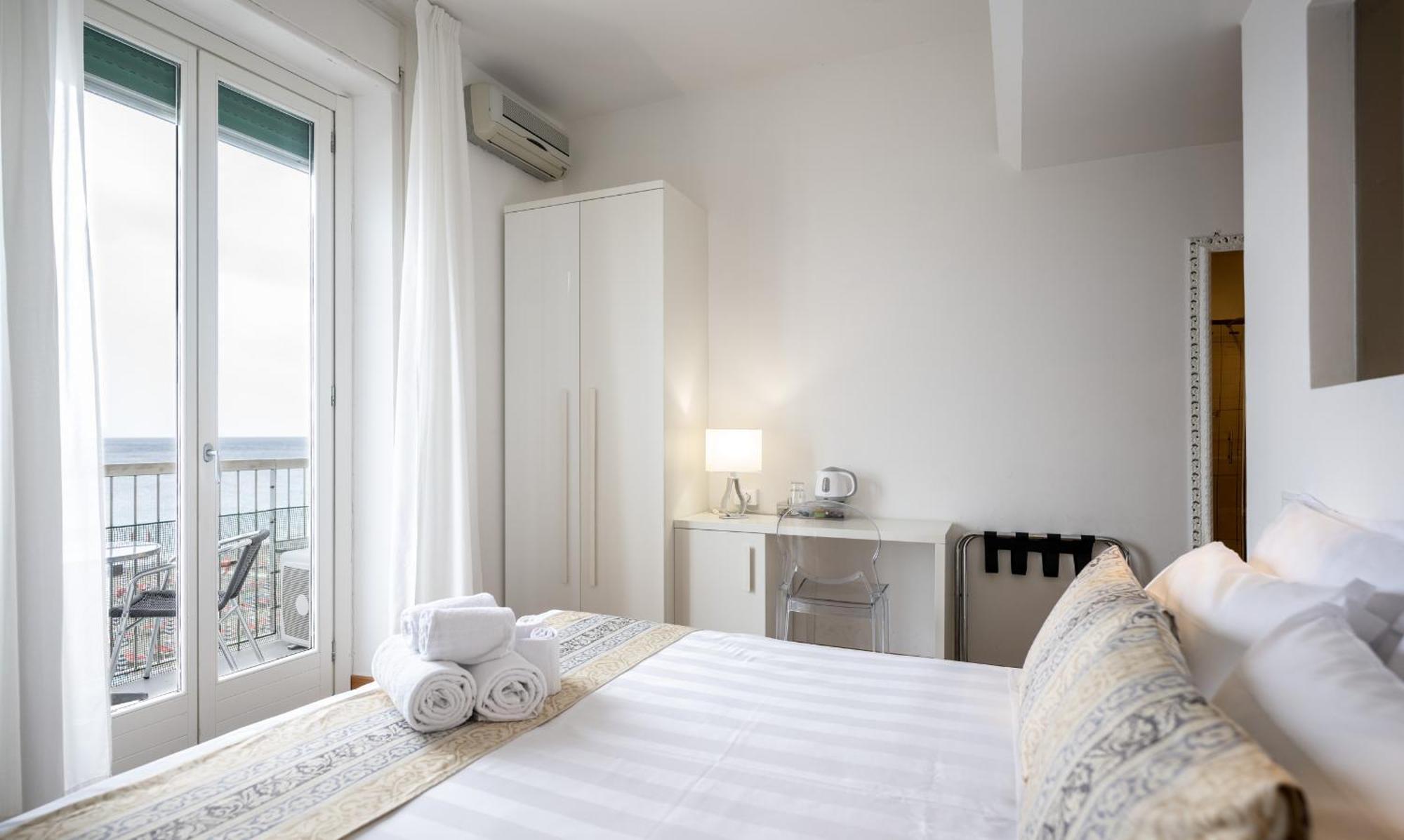 Hotel Ligure Споторно Екстериор снимка