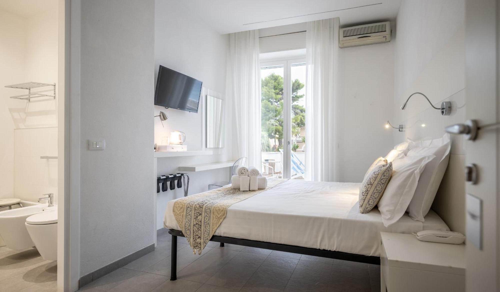 Hotel Ligure Споторно Екстериор снимка