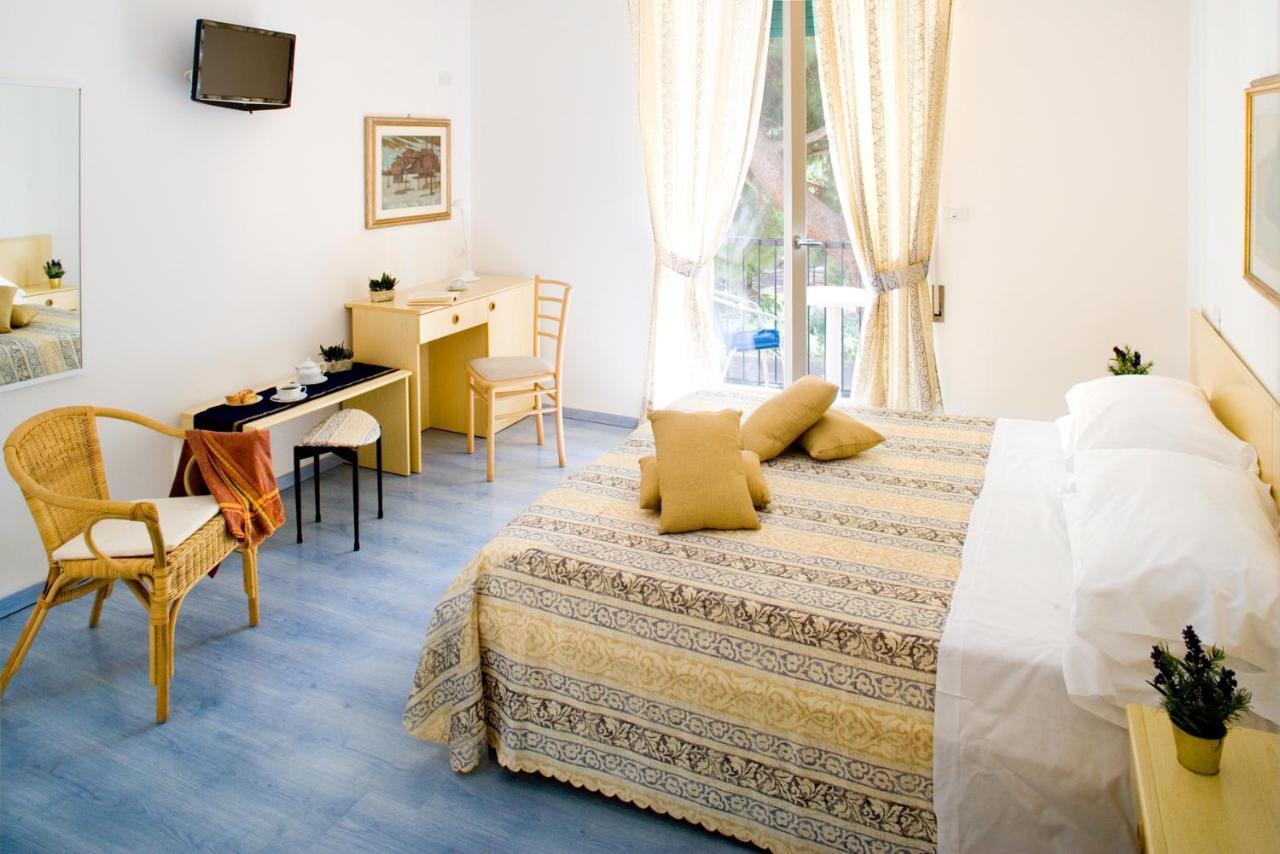 Hotel Ligure Споторно Екстериор снимка